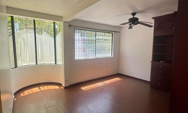 CASA EN VENTA EN JARDINES DE LA MESA