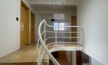 CASA EN VENTA EN JARDINES DE LA MESA