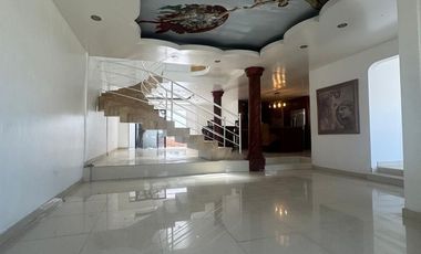 CASA EN VENTA EN JARDINES DE LA MESA