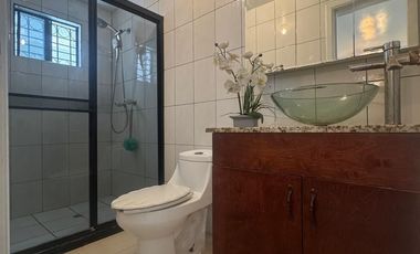 CASA EN VENTA EN JARDINES DE LA MESA