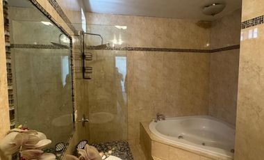 CASA EN VENTA EN JARDINES DE LA MESA