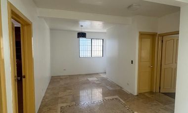 CASA EN VENTA EN JARDINES DE LA MESA