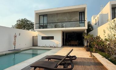 Casa en Venta(Paneles solares) en Privada Arborea