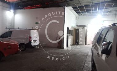 Renta de local con bodega y Oficina 300m2 en Plaza Echegaray