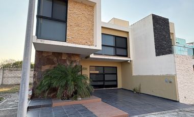 Casa AMUEBLADA  en renta en Fracc. Lomas de la Rioja.  ALVARADO, VER.