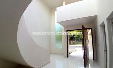 CASA EN RENTA EN SAN JUAN DEL RÍO EN CLAUSTROS DEL RÍO.  Diana