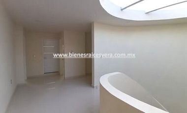 CASA EN RENTA EN SAN JUAN DEL RÍO EN CLAUSTROS DEL RÍO.  Diana