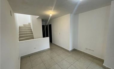 CASA EN RENTA APODACA RECOVA