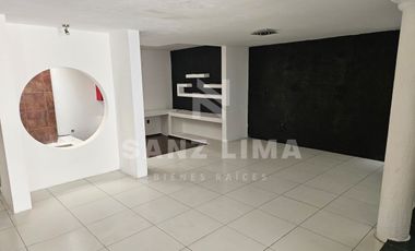 Excelaris: Amplia casa en venta en fraccionamiento céntrico privado