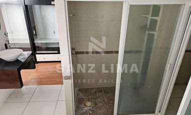 Excelaris: Amplia casa en venta en fraccionamiento céntrico privado