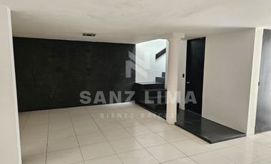 Excelaris: Amplia casa en venta en fraccionamiento céntrico privado