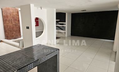 Excelaris: Amplia casa en venta en fraccionamiento céntrico privado