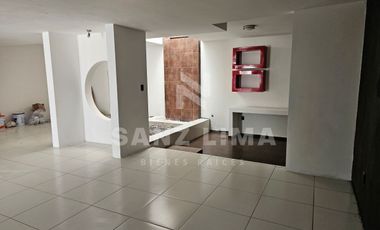Excelaris: Amplia casa en venta en fraccionamiento céntrico privado