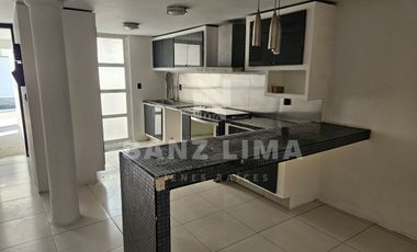 Excelaris: Amplia casa en venta en fraccionamiento céntrico privado