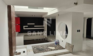 Excelaris: Amplia casa en venta en fraccionamiento céntrico privado