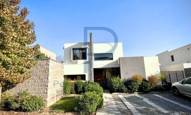 CASA MEDITERRÁNEA EN CONDOMINIO SEGURIDAD 24/7