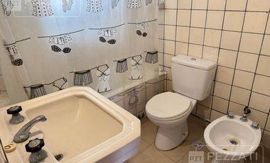 Departamento en  venta de 4 dormitorios. Todo externo. Edificio Tradicional. Doble entrada