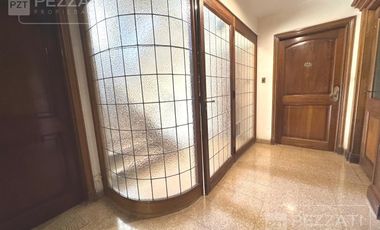 Departamento en  venta de 4 dormitorios. Todo externo. Edificio Tradicional. Doble entrada