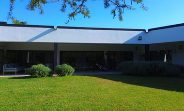 Se vende casa una planta, 3 dormitorios en Country Causana