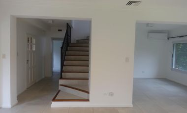 Excelente casa en pequeño y exclusivo  barrio cerrado!
