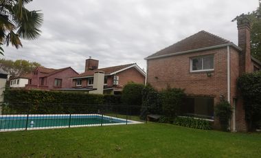 Excelente casa en pequeño y exclusivo  barrio cerrado!