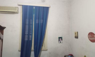 Venta Casa 3 Amb   C/2 locales.  S/L 11x14M² en Ciudadela -  ideal destino comercial