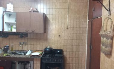 Venta Casa 3 Amb   C/2 locales.  S/L 11x14M² en Ciudadela -  ideal destino comercial