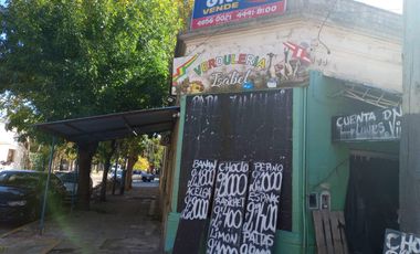 Venta Casa 3 Amb   C/2 locales.  S/L 11x14M² en Ciudadela -  ideal destino comercial
