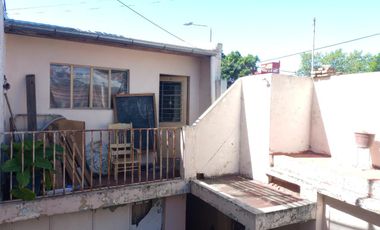 Venta Casa 3 Amb   C/2 locales.  S/L 11x14M² en Ciudadela -  ideal destino comercial
