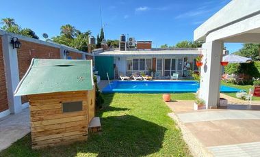 CIUFFOLI: 2 casas conjuntas. Moderna. Jardín y piscina.