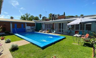 CIUFFOLI: 2 casas conjuntas. Moderna. Jardín y piscina.