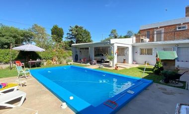 CIUFFOLI: 2 casas conjuntas. Moderna. Jardín y piscina.