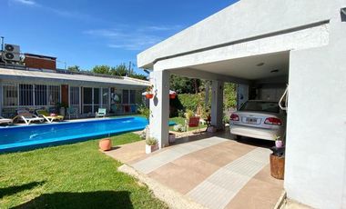 CIUFFOLI: 2 casas conjuntas. Moderna. Jardín y piscina.