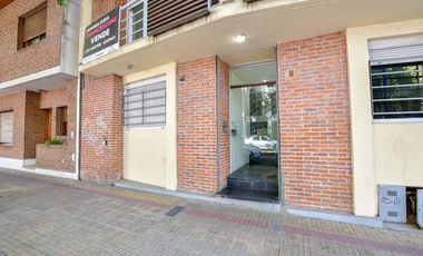 departamento 2 dormitorios frente balcon centro plaza moreno