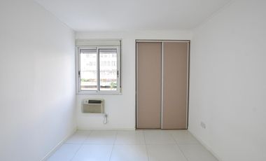 departamento 2 dormitorios frente balcon centro plaza moreno