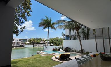 CASA EN VENTA FRENTE LAGUNA LAGOS DEL SOL CANCUN