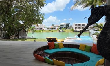 CASA EN VENTA FRENTE LAGUNA LAGOS DEL SOL CANCUN