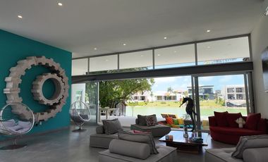 CASA EN VENTA FRENTE LAGUNA LAGOS DEL SOL CANCUN