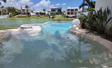 CASA EN VENTA FRENTE LAGUNA LAGOS DEL SOL CANCUN