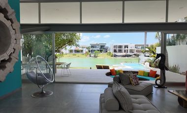 CASA EN VENTA FRENTE LAGUNA LAGOS DEL SOL CANCUN
