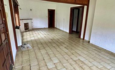 Casa de 5 ambientes en parque luro