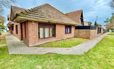 Casa de 5 ambientes en parque luro