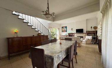 VENTA CHALET 4 AMBIENTES BARRIO CHAUVIN !