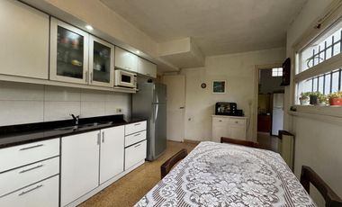 VENTA CHALET 4 AMBIENTES BARRIO CHAUVIN !