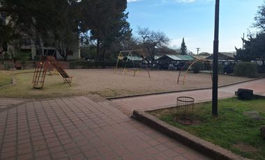 Departamento con 2 dormitorios y cochera