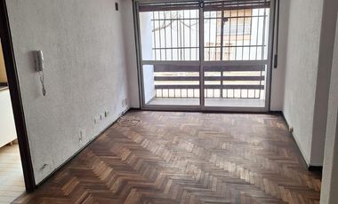 Departamento con 2 dormitorios y cochera