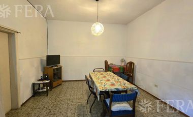 Venta casa 3 ambientes con patio en Monte Chingolo
