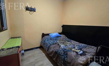 Venta casa 3 ambientes con patio en Monte Chingolo