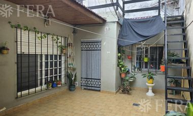 Venta casa 3 ambientes con patio en Monte Chingolo