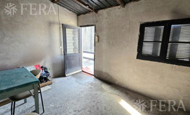 Venta casa 3 ambientes con patio en Monte Chingolo